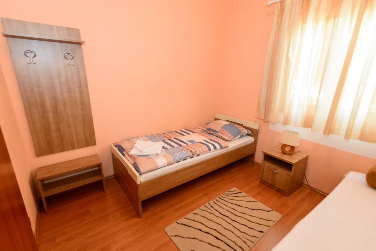 Apartments Maris Starigrad Paklenica Exterior foto